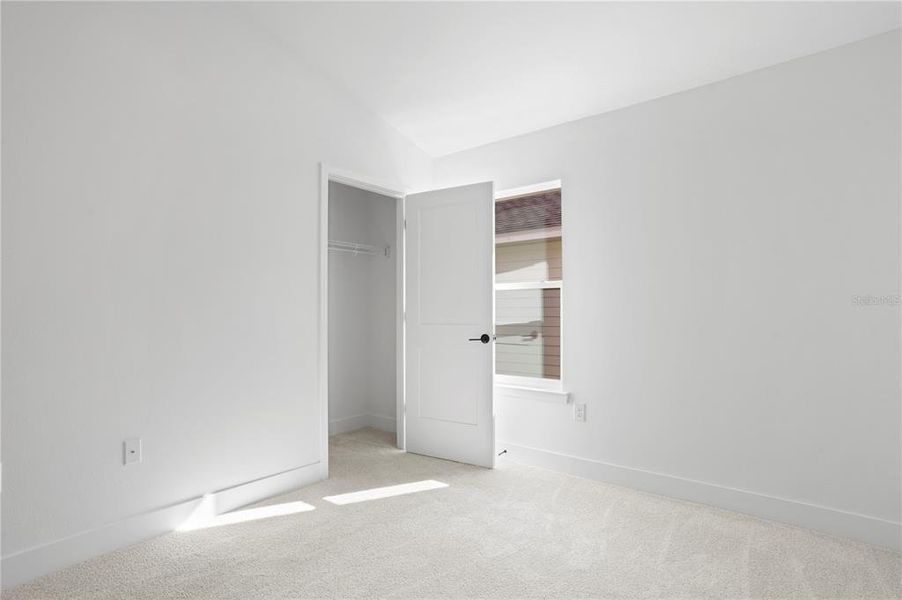 Spacious, unfurnished interior of a new home in Kirkland Farms, Alachua (Image 26).