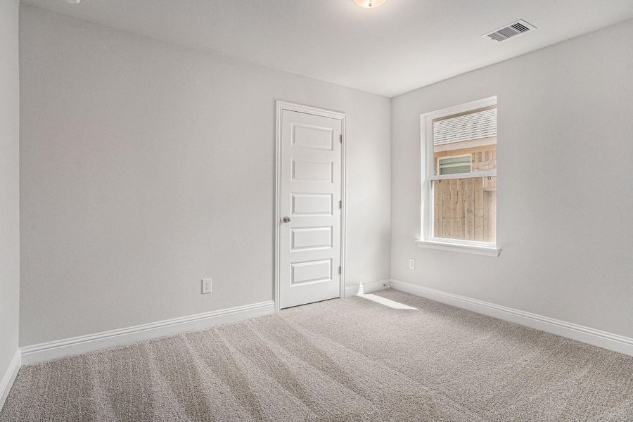 Spacious, unfurnished interior of a new home in Kiber Reserve, Angleton (Image 13).