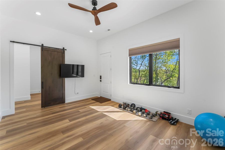 Spacious, unfurnished interior of a new home in , Marion (Image 22).