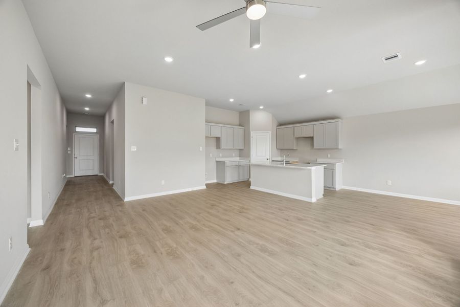 Spacious, unfurnished interior of a new home in Riviera Pines, Huffman (Image 16).