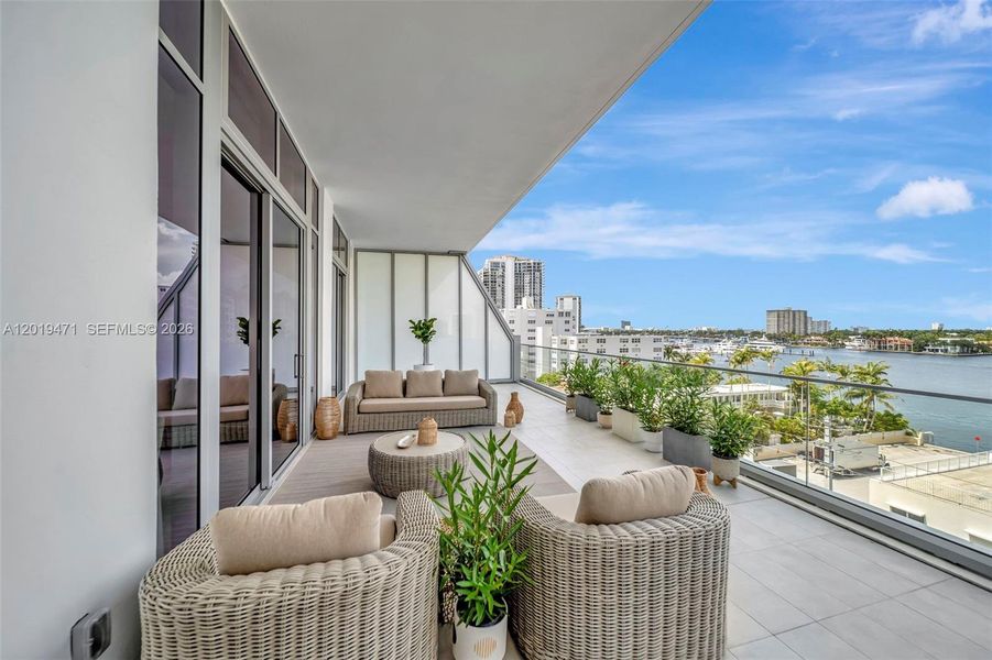 Exterior details and patio area of a home in , Fort Lauderdale (Image 24).