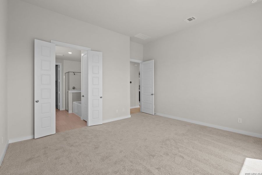 Spacious, unfurnished interior of a new home in Davis Ranch, San Antonio (Image 24).