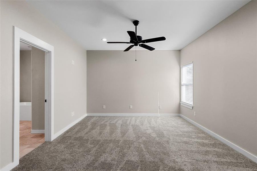Spacious, unfurnished interior of a new home in , Sulphur Springs (Image 18).