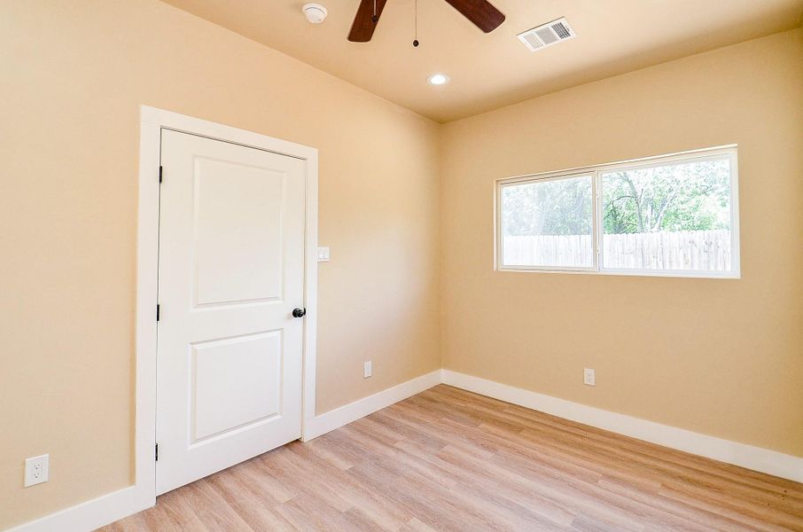Spacious, unfurnished interior of a new home in , Sugar Land (Image 23).