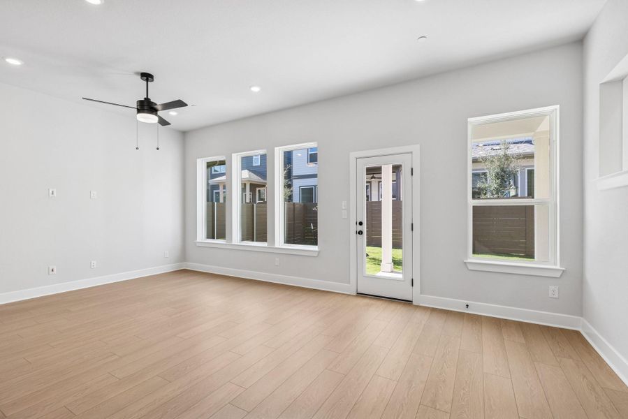 Family Room - Dinng Area