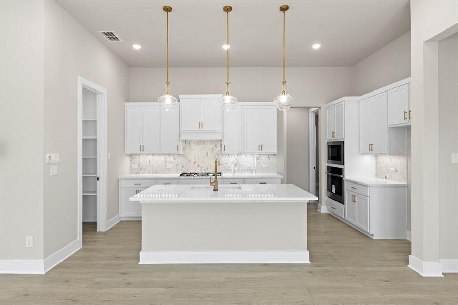 12. 7321 Redmaple - Kitchen