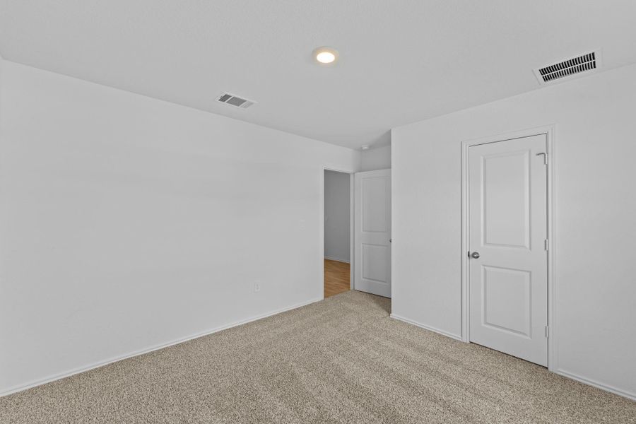 Spacious, unfurnished interior of a new home in Durango, Mustang Ridge (Image 16).