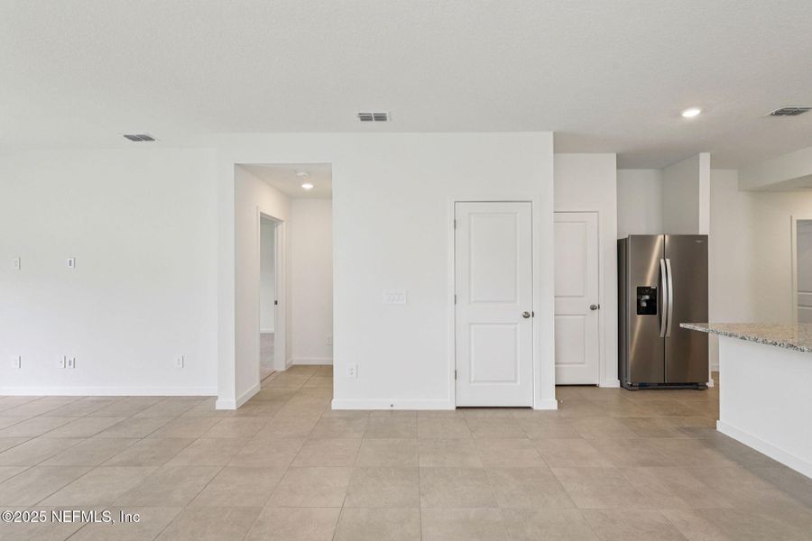 Spacious, unfurnished interior of a new home in Kings Crossing, Jacksonville (Image 23). Spacious, unfurnished interior of a new home in Kings Crossing, Jacksonville (Image 23).