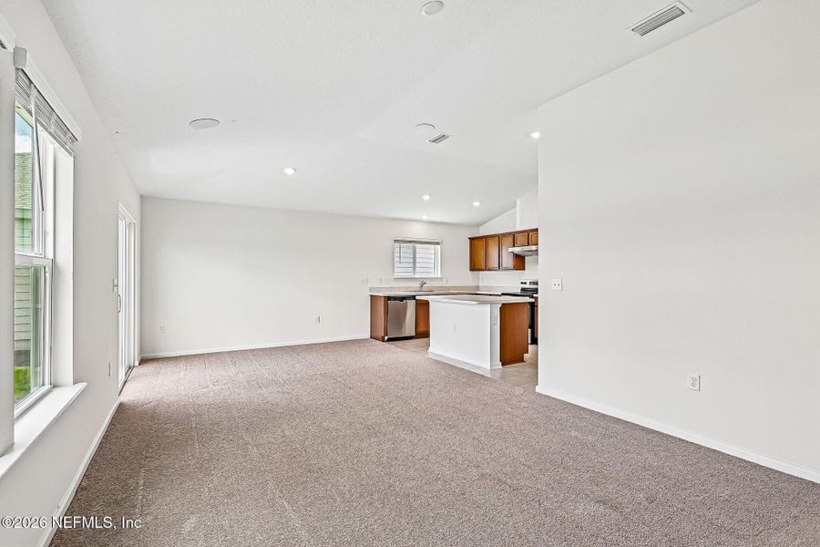 Spacious, unfurnished interior of a new home in , Jacksonville (Image 14).