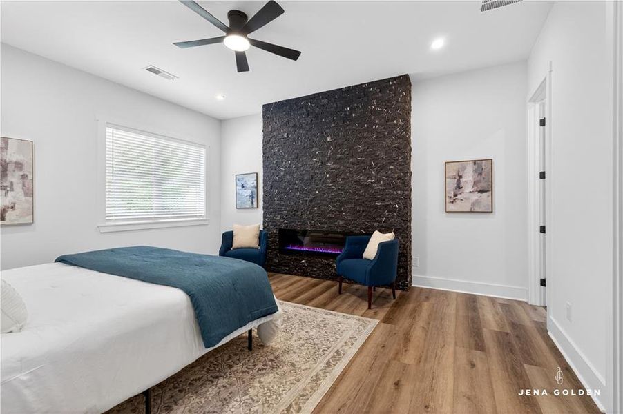Furnished interior view inside a new home in , Dahlonega (Image 41).