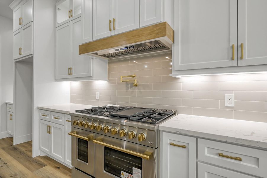 Cook gourmet meals on the gas range with griddle top, six burners and versatile double ovens. Cook gourmet meals on the gas range with griddle top, six burners and versatile double ovens.