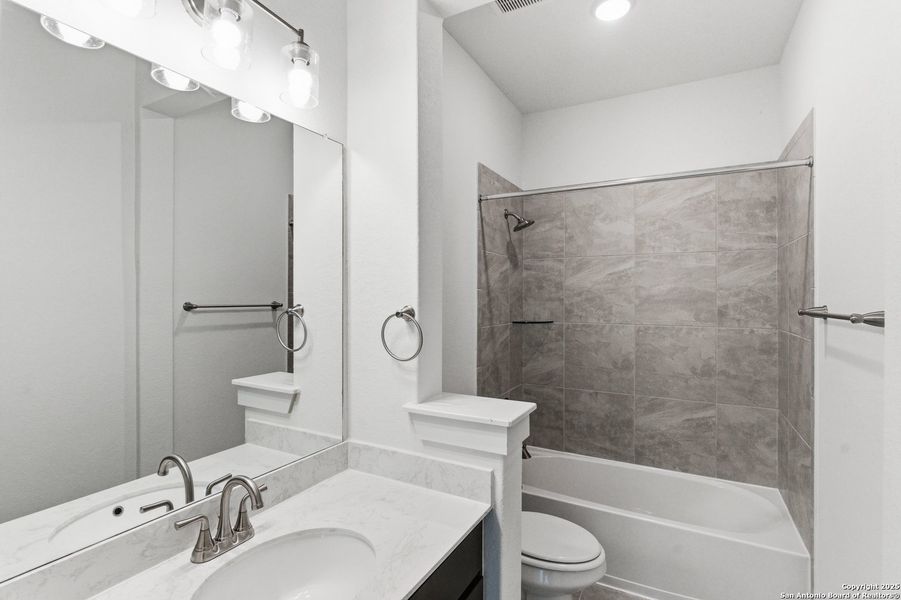 Furnished interior view inside a new home in Mesa Western, Cibolo (Image 13).