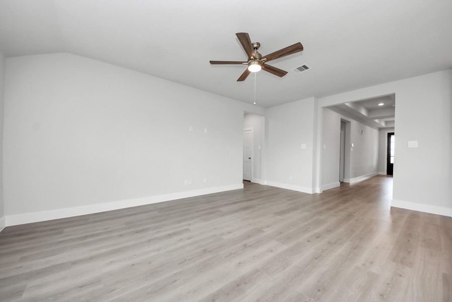 Spacious, unfurnished interior of a new home in Sunrise Cove: Landmark Collection, Texas City (Image 33).