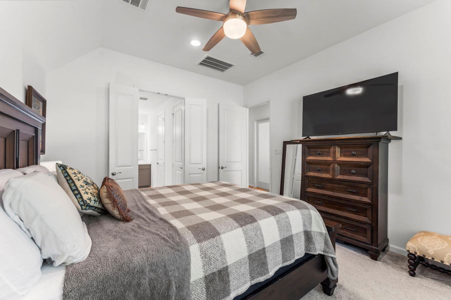 Furnished interior view inside a new home in Woodforest 40', Montgomery (Image 15).