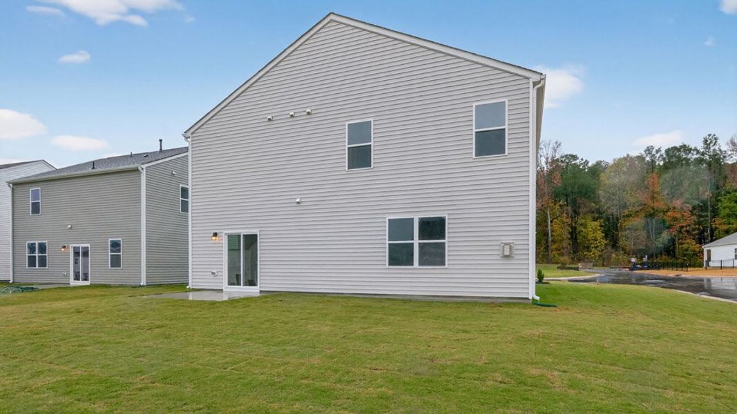 Representative exterior details of a home built from the WILMINGTON by D.R. Horton in Galvins Ridge, Sanford (Image 3).