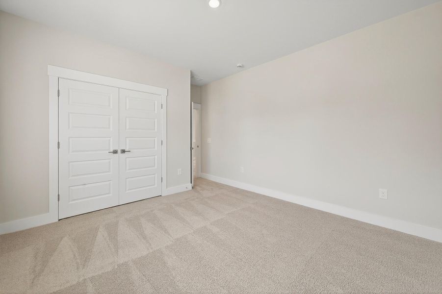 Spacious, unfurnished interior of a new home in Creek Pointe, Moncks Corner (Image 30).