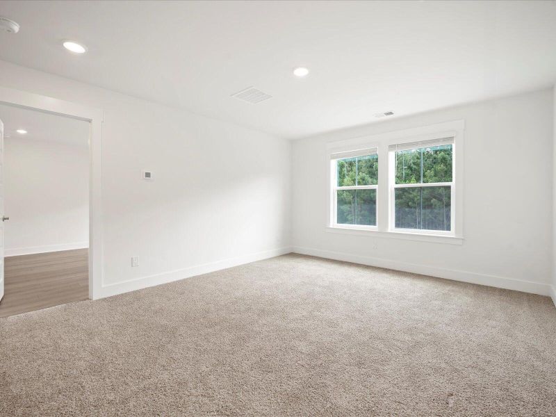 Spacious, unfurnished interior of a new home in The Coves at Lakes of Cane Bay, Summerville (Image 41).