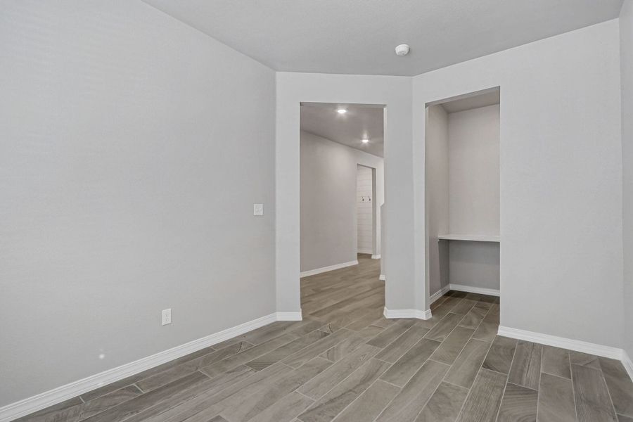 Spacious, unfurnished interior of a new home in Paseos Del Este, Horizon City (Image 19).