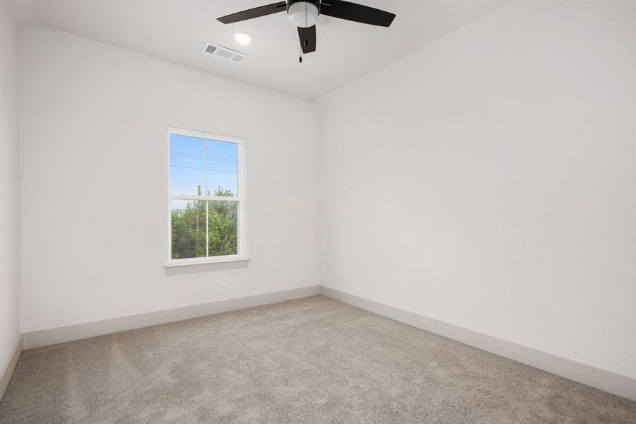 Spacious, unfurnished interior of a new home in Canyon Creek, Granbury (Image 23).