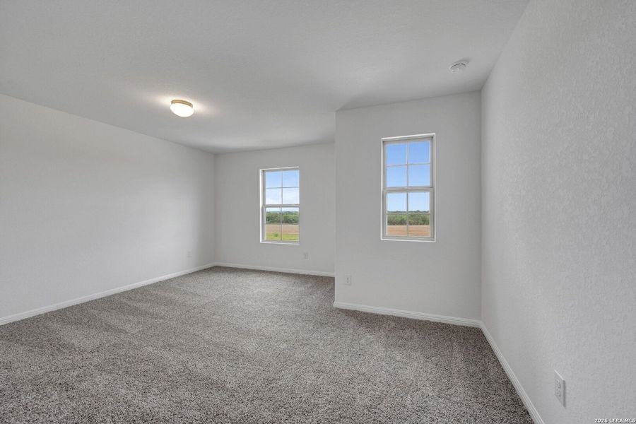 Spacious, unfurnished interior of a new home in Mesquite Ridge, San Antonio (Image 18).