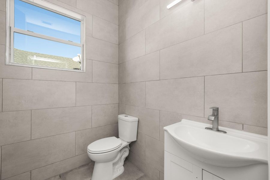 Furnished interior view inside a new home in , Lake Placid (Image 6).