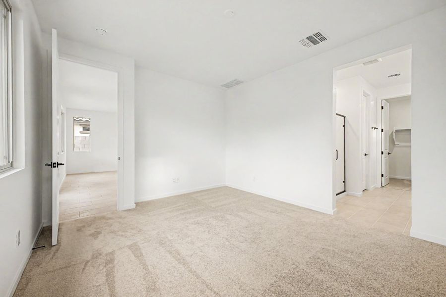 Spacious, unfurnished interior of a new home in Frontera, Surprise (Image 9).