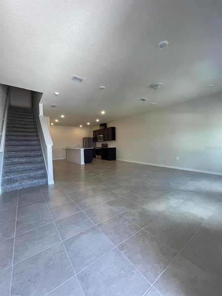 Spacious, unfurnished interior of a new home in , Kissimmee (Image 7).