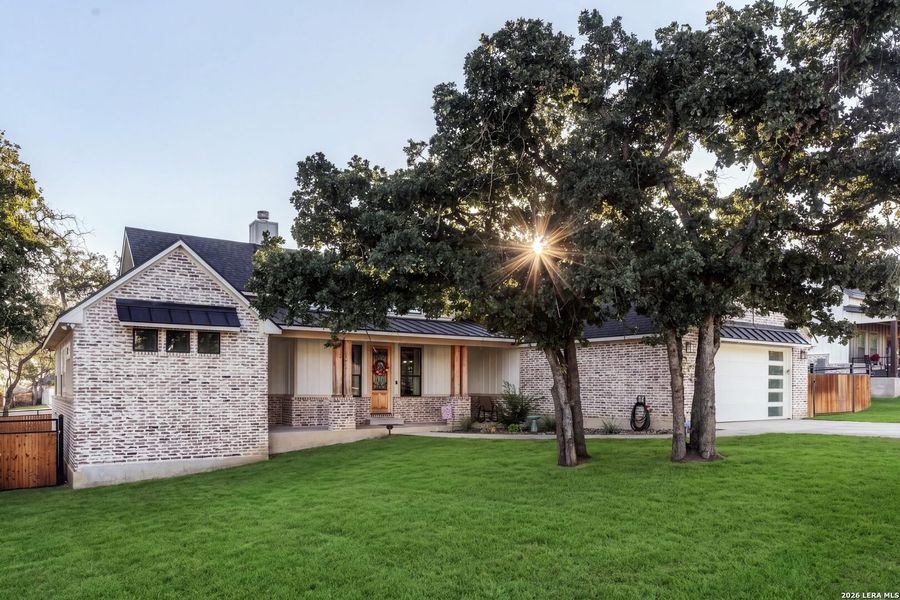 Exterior details and patio area of a home in , La Vernia (Image 27).