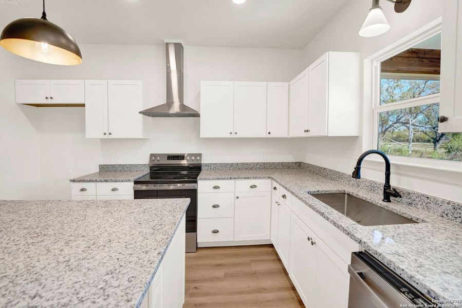 Furnished interior view inside a new home in , Hondo (Image 5).