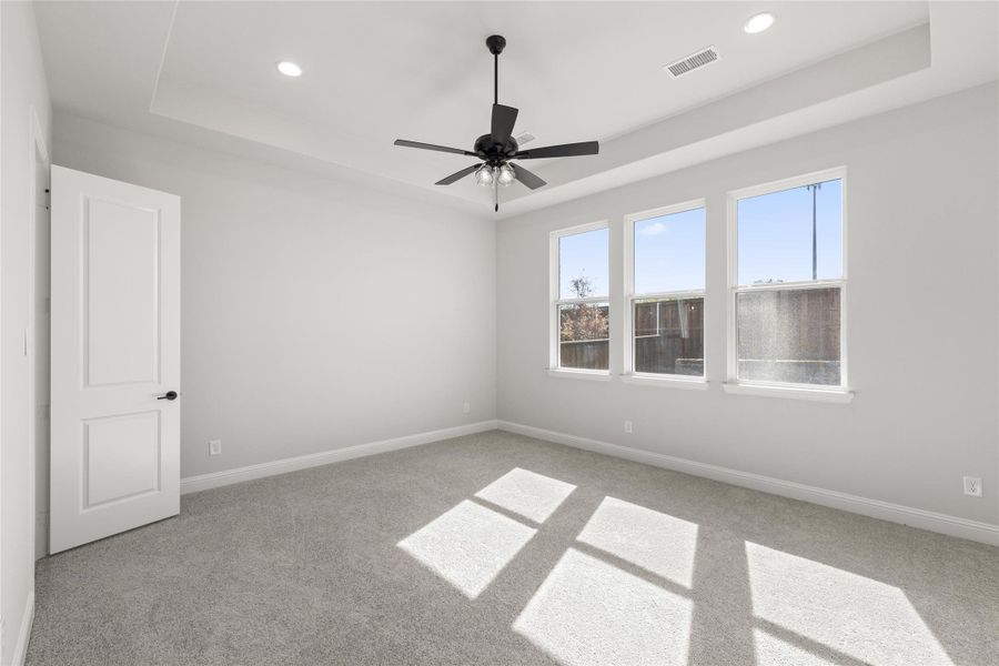 Spacious, unfurnished interior of a new home in Nelson Lake Estates, Rockwall (Image 21). Spacious, unfurnished interior of a new home in Nelson Lake Estates, Rockwall (Image 21).