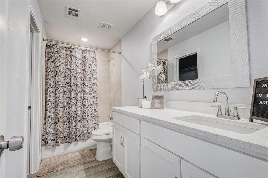 Furnished interior view inside a new home in , Fort Worth (Image 7).