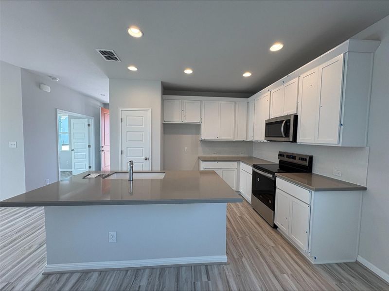 Light & Bright Open Concept Kitchen Light & Bright Open Concept Kitchen