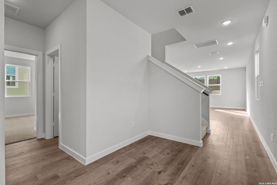 Spacious, unfurnished interior of a new home in Agave, San Antonio (Image 15).