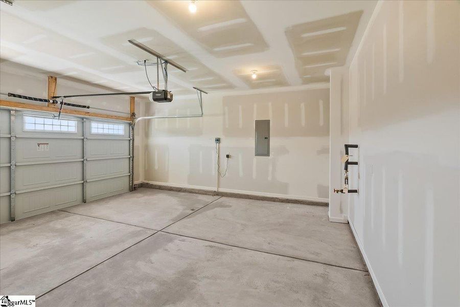 Spacious, unfurnished interior of a new home in Lynbrook, Boiling Springs (Image 39). Spacious, unfurnished interior of a new home in Lynbrook, Boiling Springs (Image 39).
