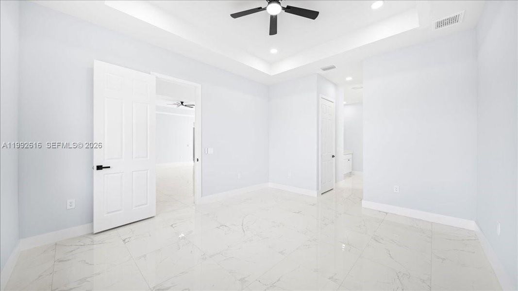 Spacious, unfurnished interior of a new home in , Cape Coral (Image 21).