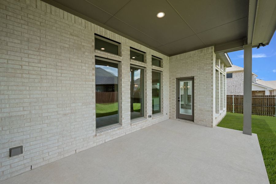 Exterior details and patio area of a home in Hayes Crossing, Midlothian (Image 19).