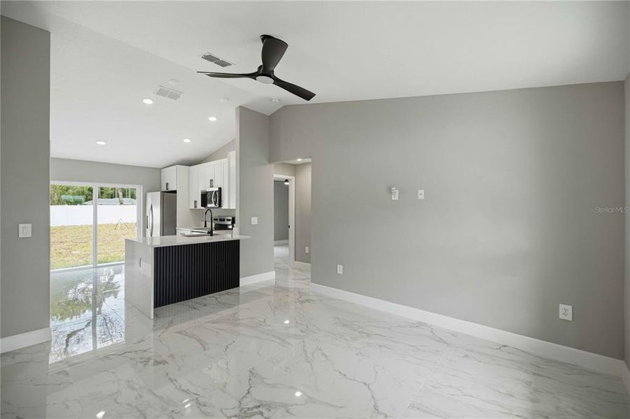 Spacious, unfurnished interior of a new home in , Ocala (Image 9).
