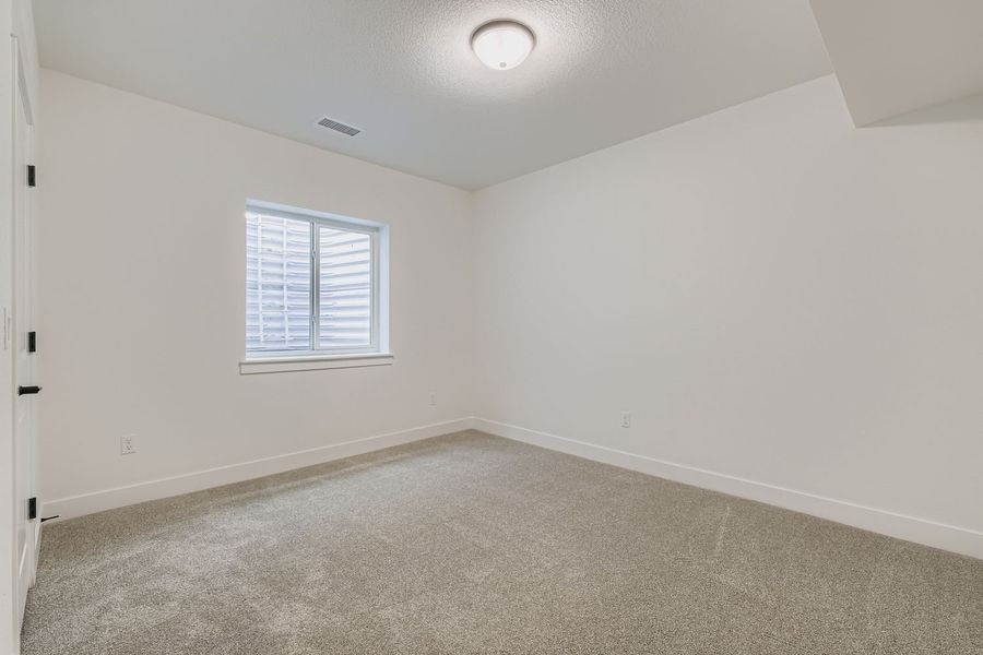 Spacious, unfurnished interior of a new home in Sterling Ranch Homestead 50s, Colorado Springs (Image 31).