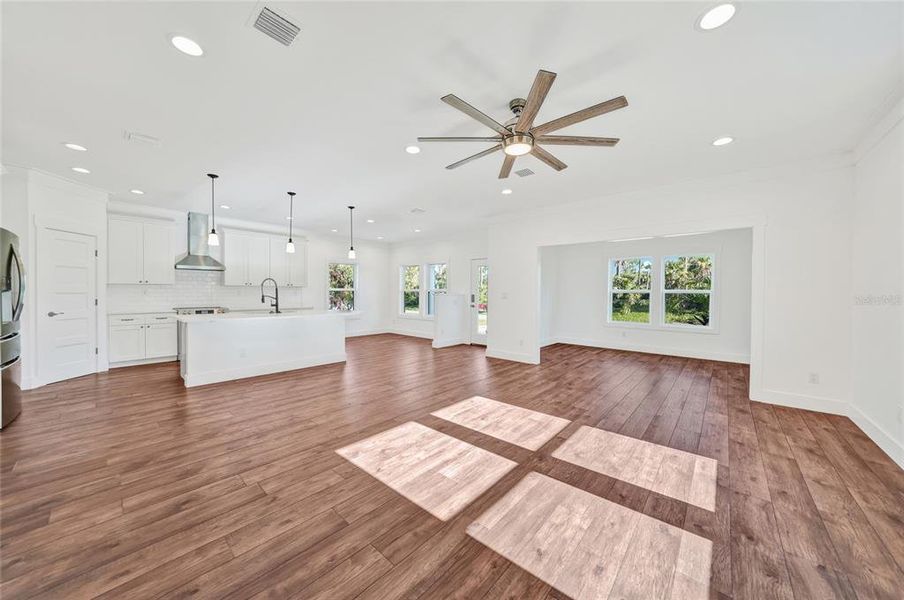 Spacious, unfurnished interior of a new home in , Port Charlotte (Image 24).