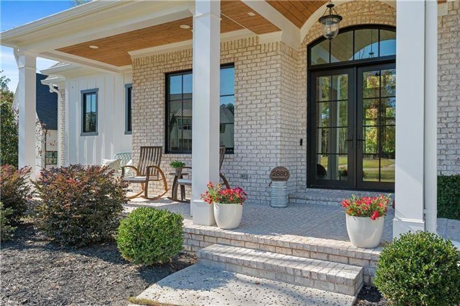 Exterior details and patio area of a home in , Athens (Image 21).