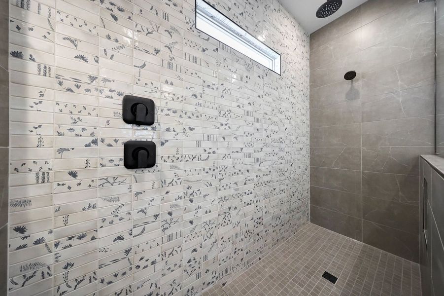 Spacious, unfurnished interior of a new home in Miravida, Surprise (Image 16).