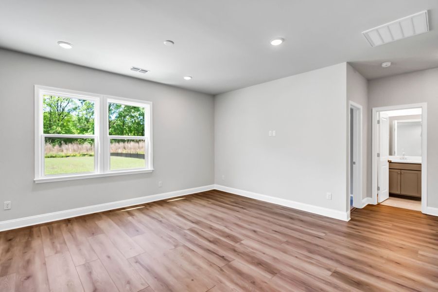 Spacious, unfurnished interior of a new home in Monroe Preserve, Chapin (Image 16).