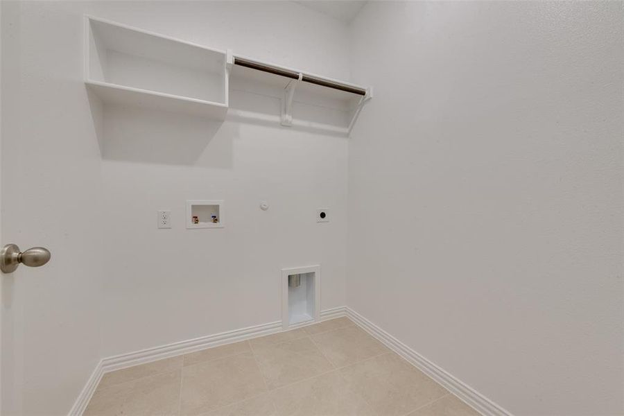 Spacious, unfurnished interior of a new home in Spiritas Ranch, Little Elm (Image 23).