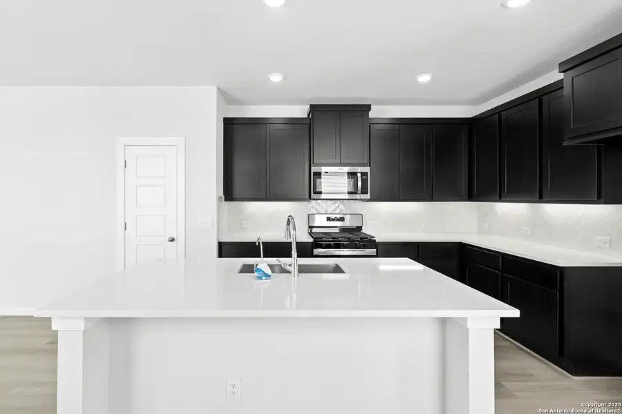 Furnished interior view inside a new home in Willowbrook, New Braunfels (Image 6).