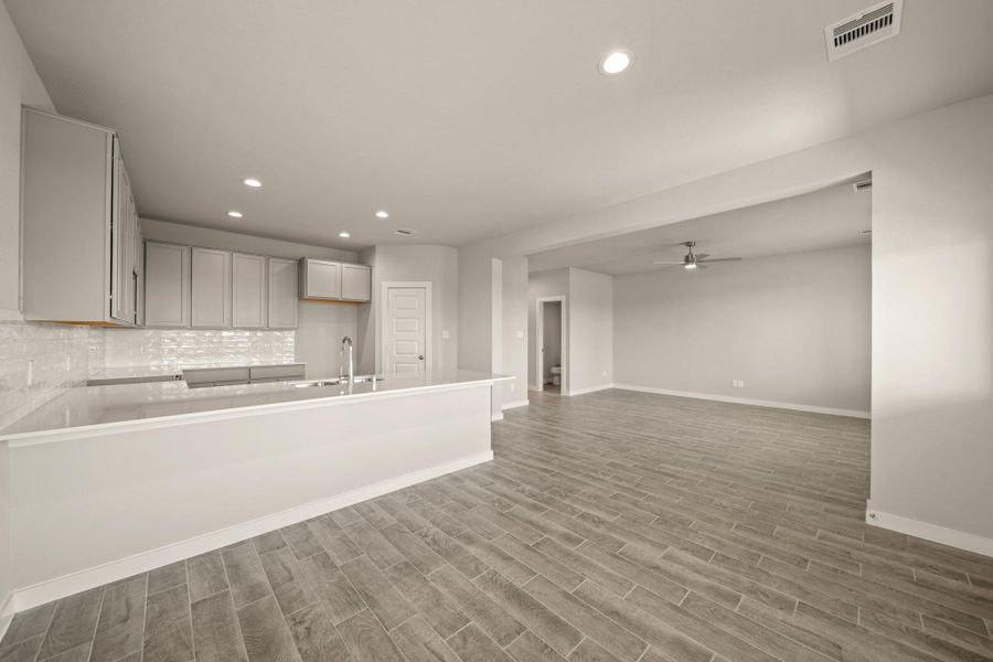 Spacious, unfurnished interior of a new home in Grand Oaks Village, Houston (Image 16). Spacious, unfurnished interior of a new home in Grand Oaks Village, Houston (Image 16).