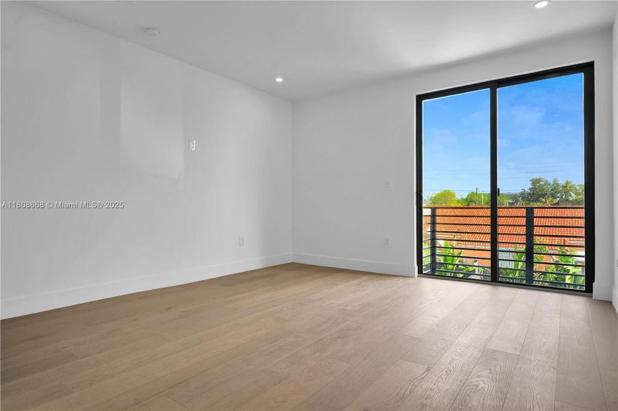 Spacious, unfurnished interior of a new home in , Miami (Image 17).