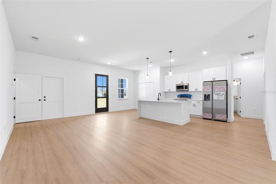 Spacious, unfurnished interior of a new home in , Ocala (Image 27).