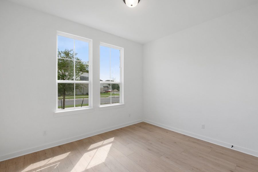 Spacious, unfurnished interior of a new home in Wolf Ranch, Georgetown (Image 21).