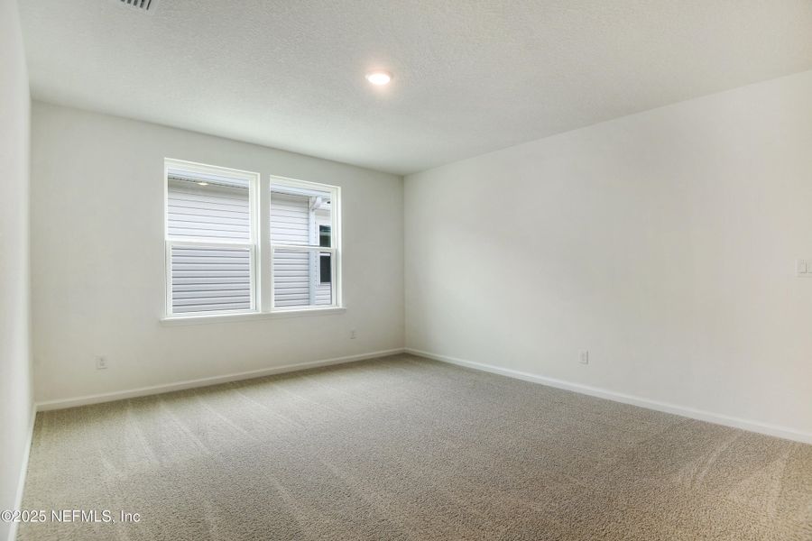 Spacious, unfurnished interior of a new home in Seasons at Park Trace, Jacksonville (Image 16).