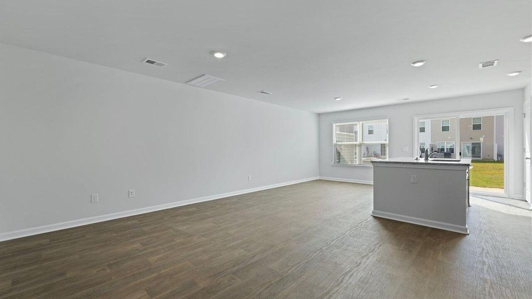 Spacious, unfurnished interior of a new home in Carolina Groves, Moncks Corner (Image 18).